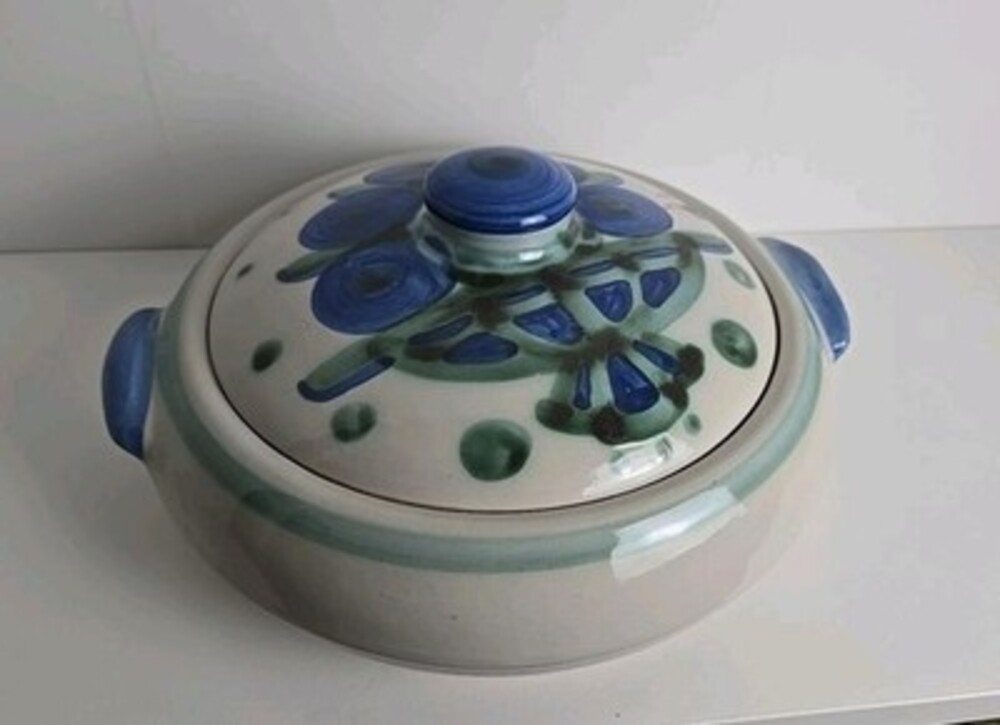 Vintage M.A. HADLEY POTTERY 8” Covered Casserole Blueberry Bouquet SIGNED